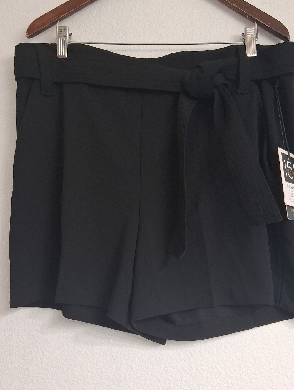 one 5 one 151 Black High-Waist Tie Belt Dress Shorts    Size XL
